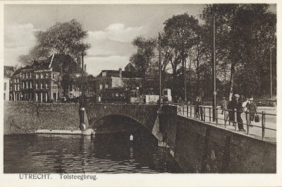 2281 Gezicht op de Tolsteegbrug over de Stadsbuitengracht te Utrecht.